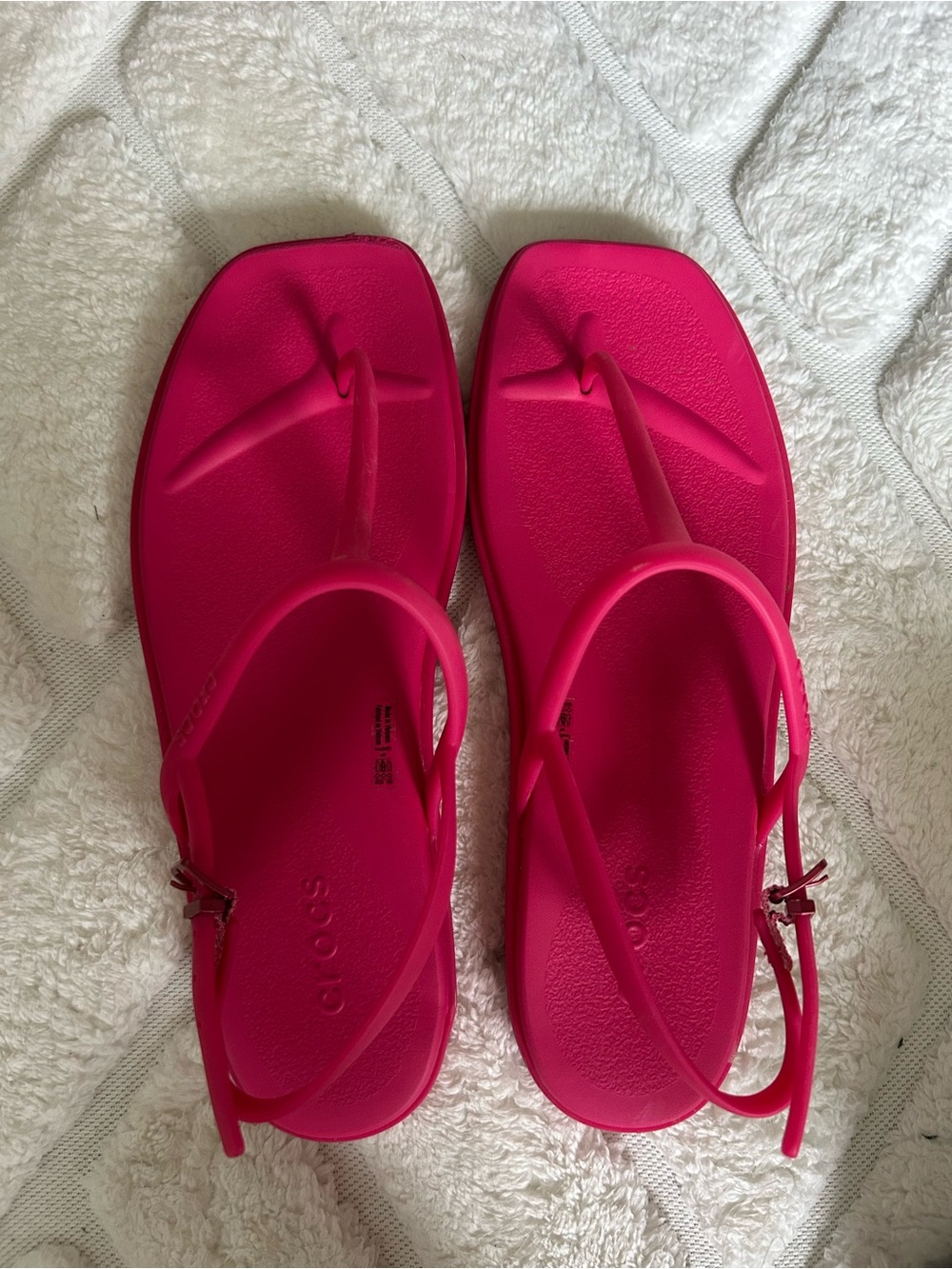 CROCS Miami Thong Flip Sandal in Dragonfruit